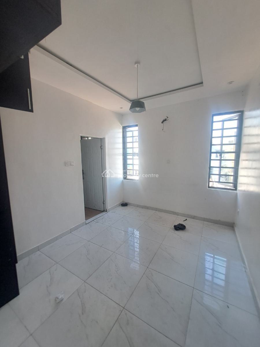 Well Built 2 Bedroom Apartment, Ologolo, Lekki, Lagos, Flat / Apartment for Rent