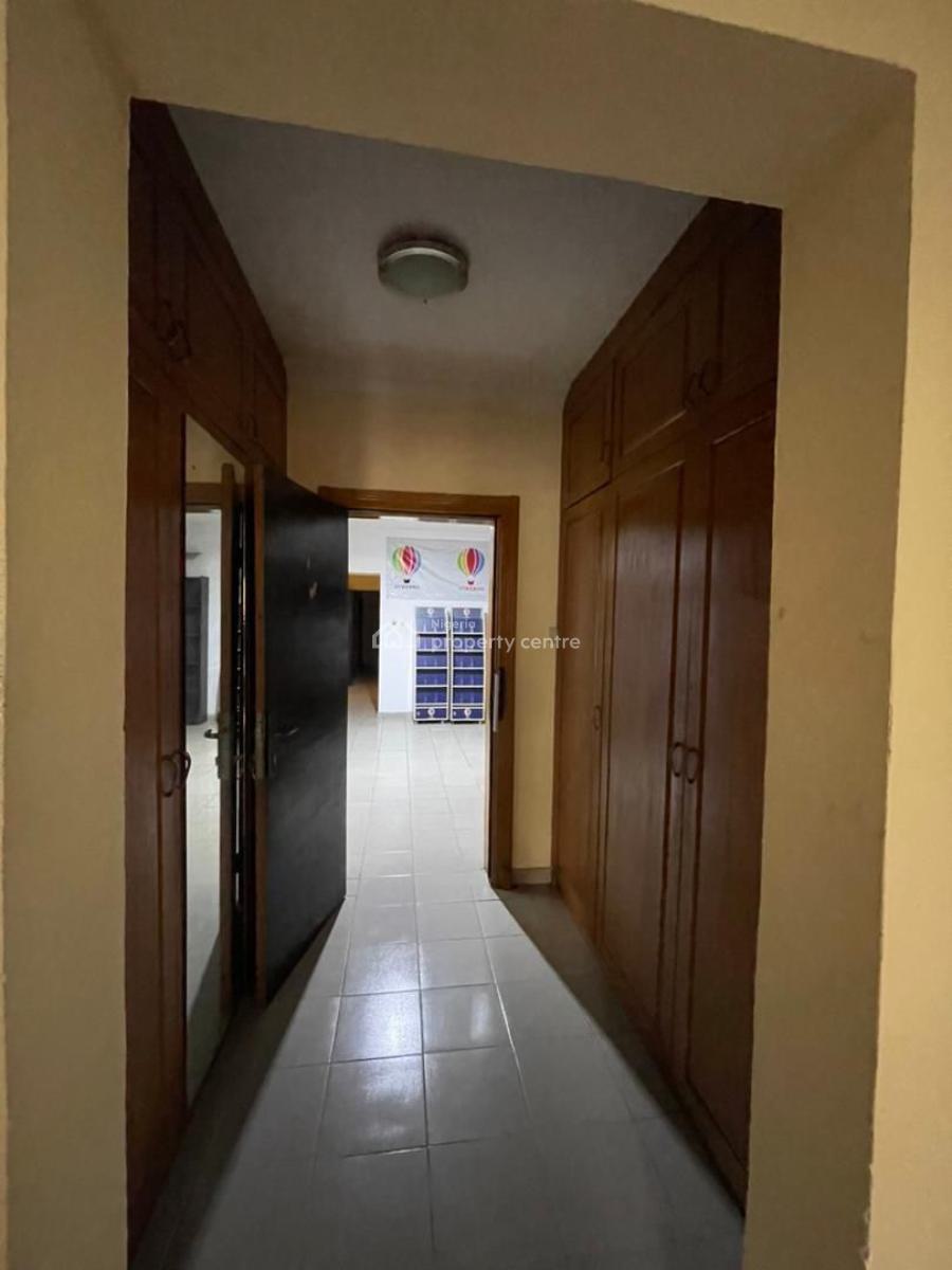 Excellent 3 Bedroom Apartment with Bq, Lekki Phase 1, Lekki, Lagos, Office Space for Rent