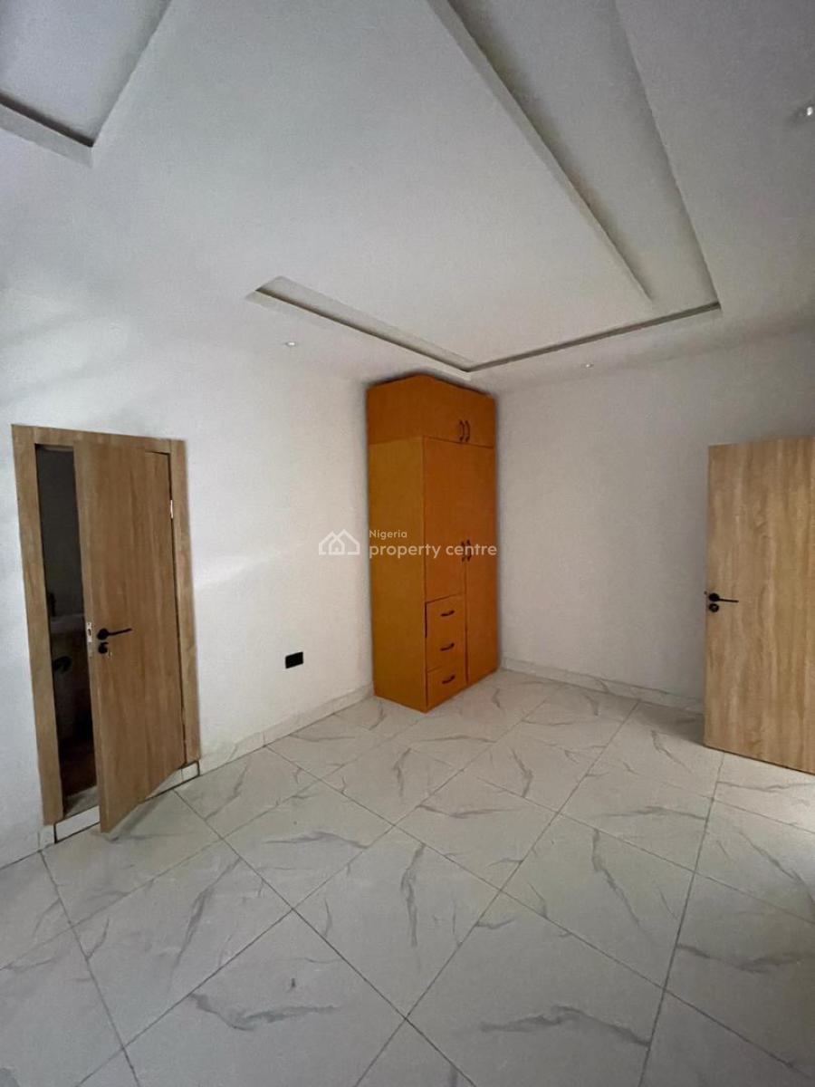 Exquisitely Built 3bedroom Apartment in a Secured Area, Luxury 3bed Apartment in a Secured Area, Surulere, Lagos, Block of Flats for Sale