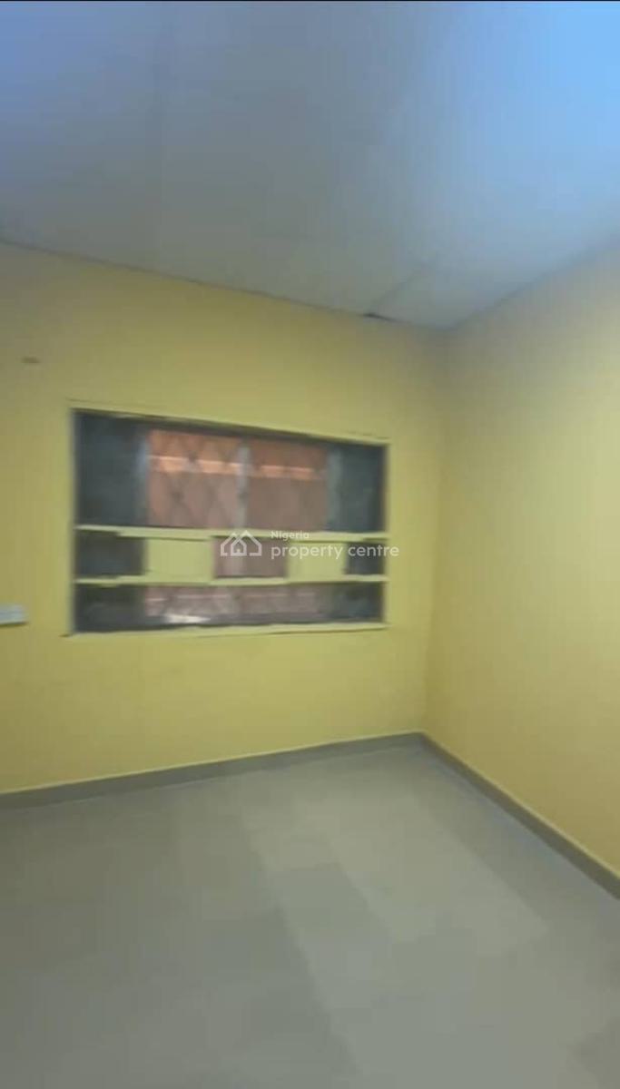 Lovely 3bedroom Flat, James Robertson Off Akerele Via Ogulana Drive, Surulere, Lagos, Flat / Apartment for Rent