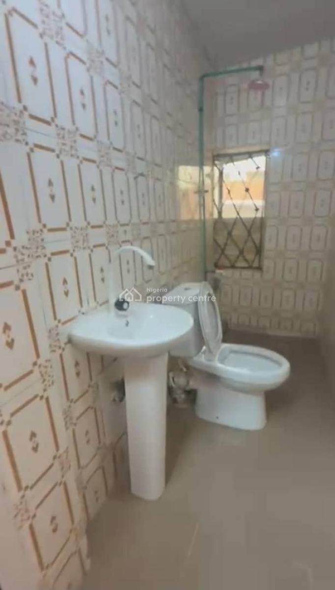 Lovely 3bedroom Flat, James Robertson Off Akerele Via Ogulana Drive, Surulere, Lagos, Flat / Apartment for Rent