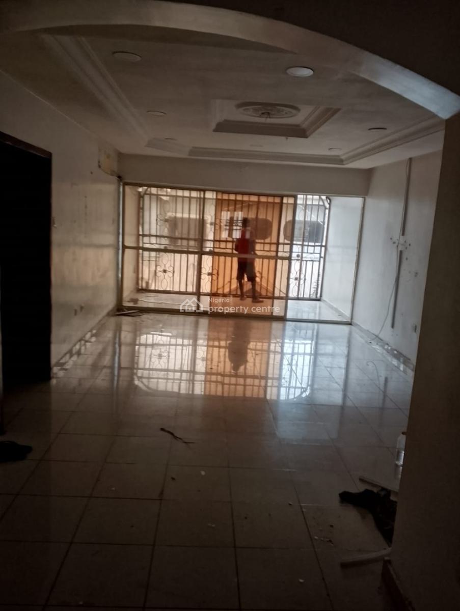 Well Maintained 3 Bedroom Apartment, Off Palace Road, Ikate, Lekki, Lagos, Flat / Apartment for Rent