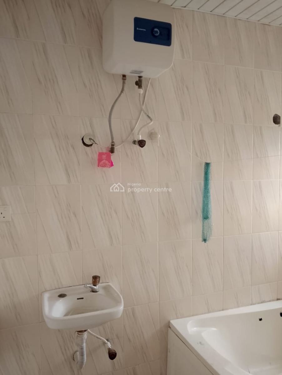 Well Maintained 3 Bedroom Apartment, Off Palace Road, Ikate, Lekki, Lagos, Flat / Apartment for Rent