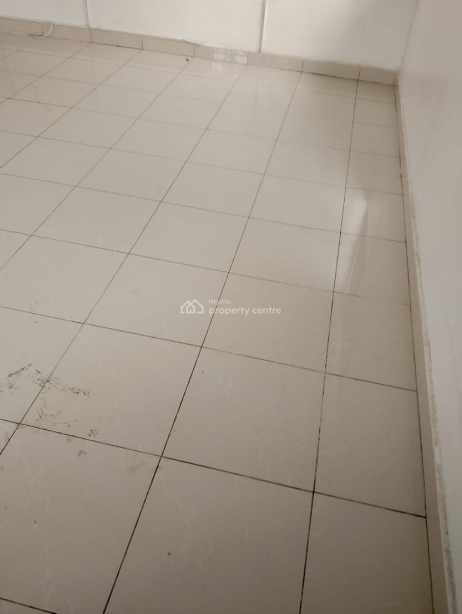 Well Maintained 3 Bedroom Apartment, Off Palace Road, Ikate, Lekki, Lagos, Flat / Apartment for Rent