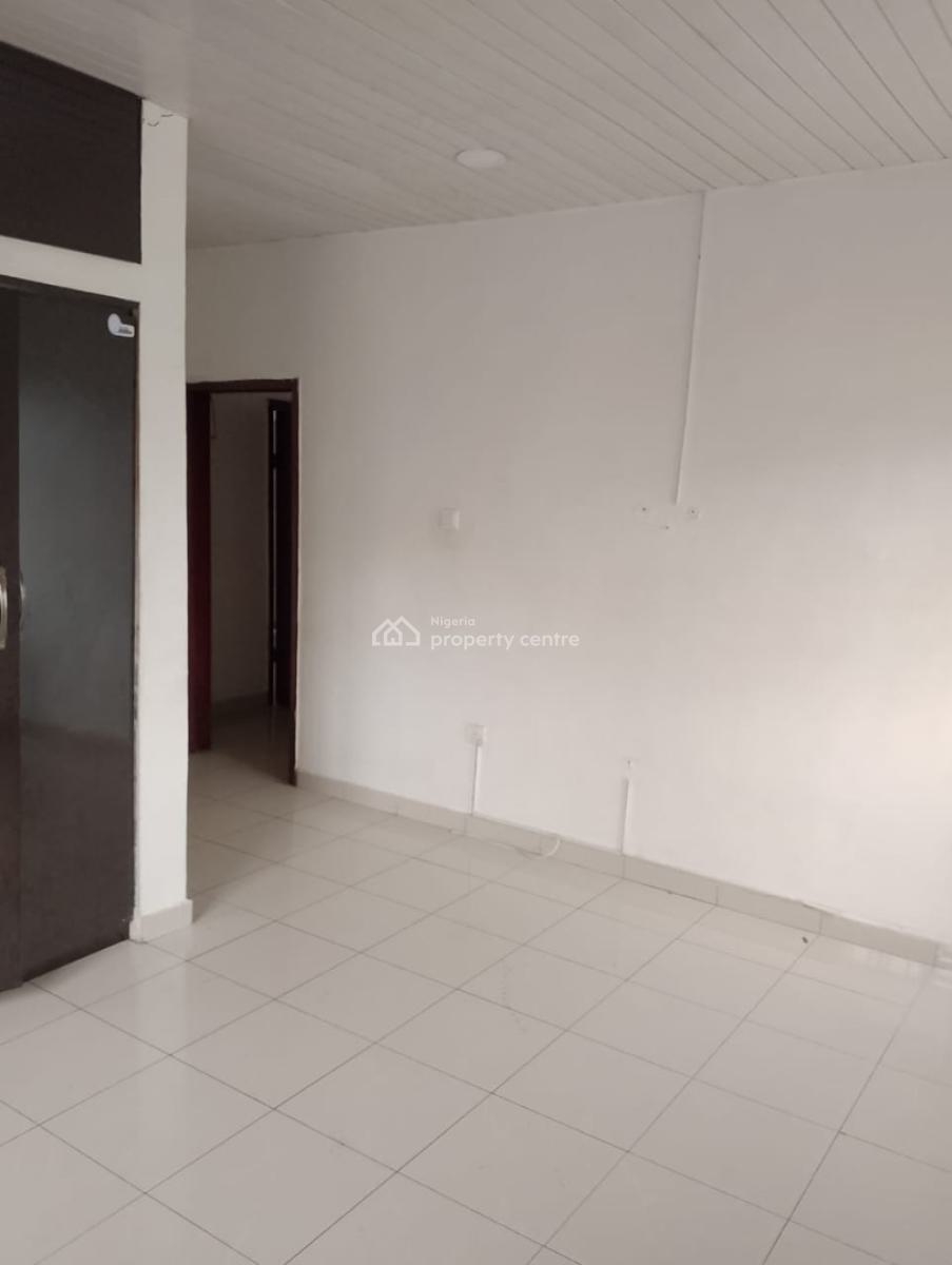 Well Maintained 3 Bedroom Apartment, Off Palace Road, Ikate, Lekki, Lagos, Flat / Apartment for Rent