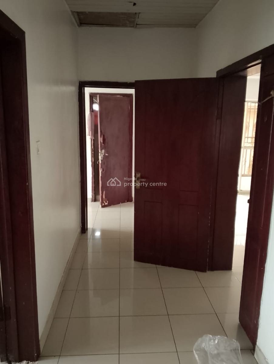 Well Maintained 3 Bedroom Apartment, Off Palace Road, Ikate, Lekki, Lagos, Flat / Apartment for Rent