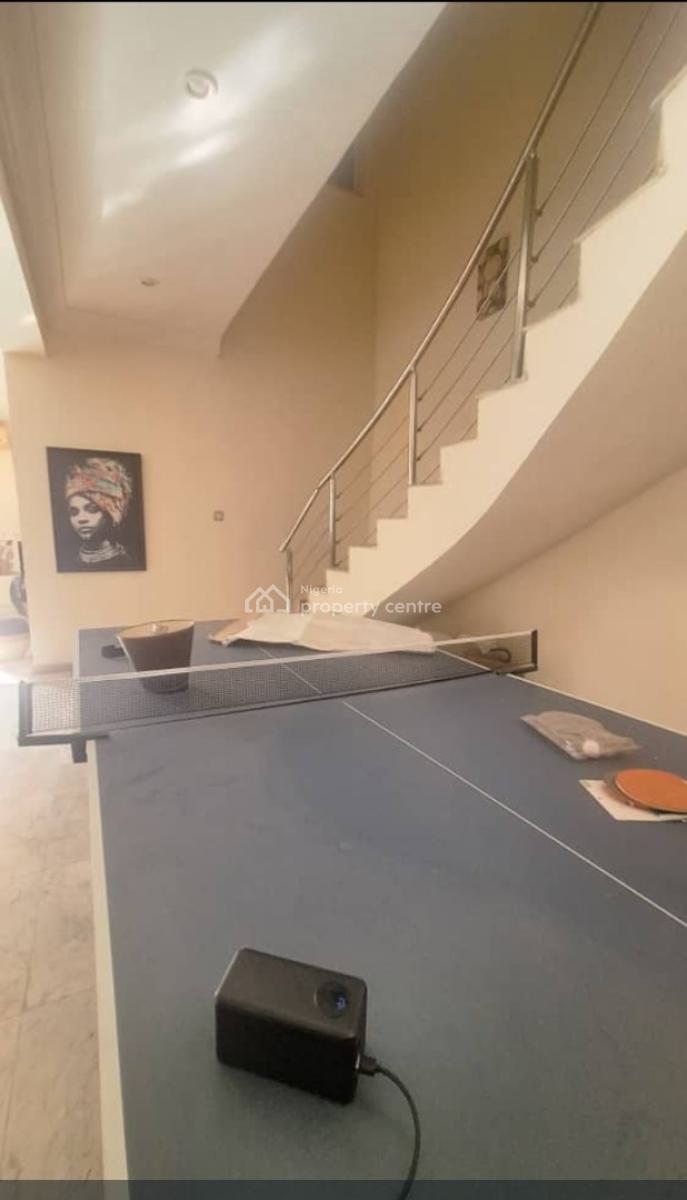 Luxury & Spacious 3bed Apartment (no Bq), .dealing with Mandate, Lekki Phase 1, Lekki, Lagos, Flat / Apartment for Rent