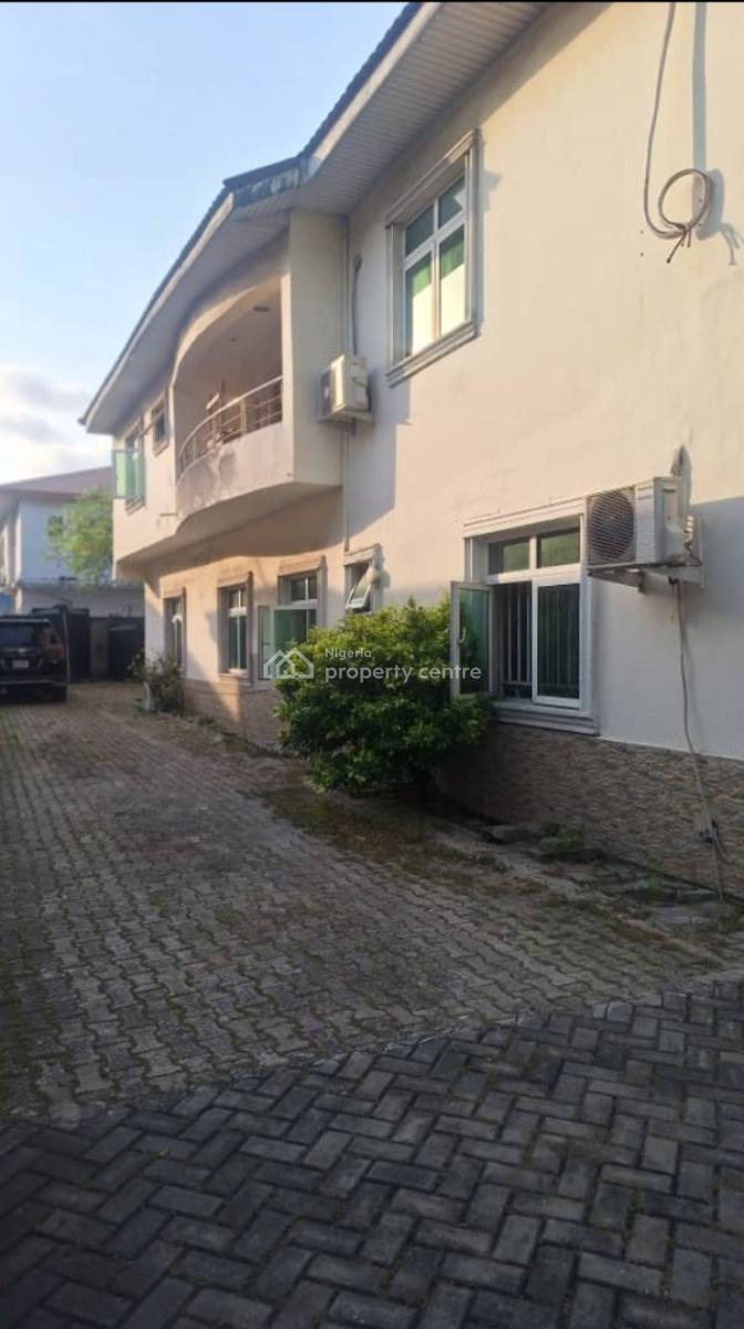 Luxury & Spacious 3bed Apartment (no Bq), .dealing with Mandate, Lekki Phase 1, Lekki, Lagos, Flat / Apartment for Rent