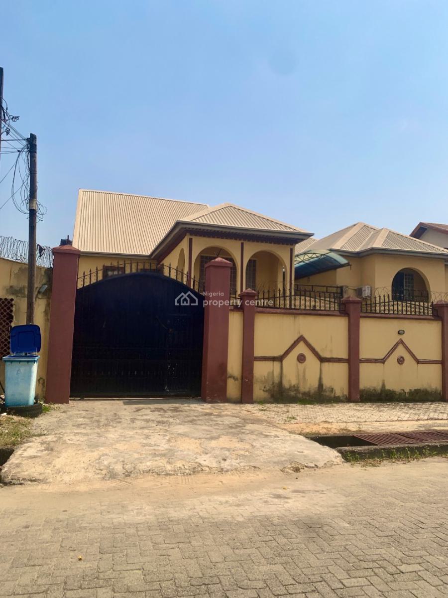 4-bedroom Semi-detached House with Private Compound (mixed-use), Off Admiralty Way, Lekki Phase 1, Lekki, Lagos, Detached Duplex for Rent