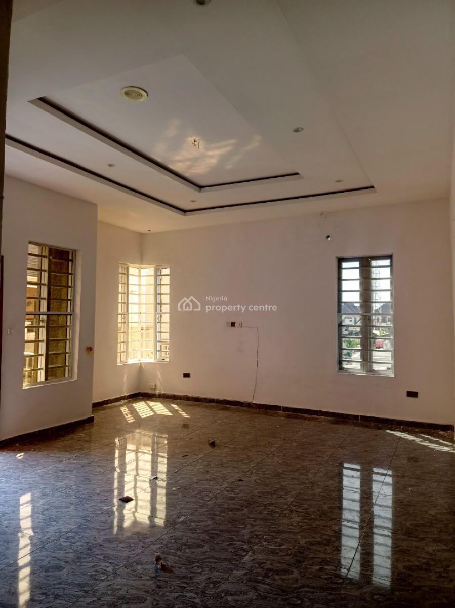 Luxury Master Bedroom with Private Balcony, Orchid Road By The Roundabout, Lekki, Lagos, Flat / Apartment for Rent