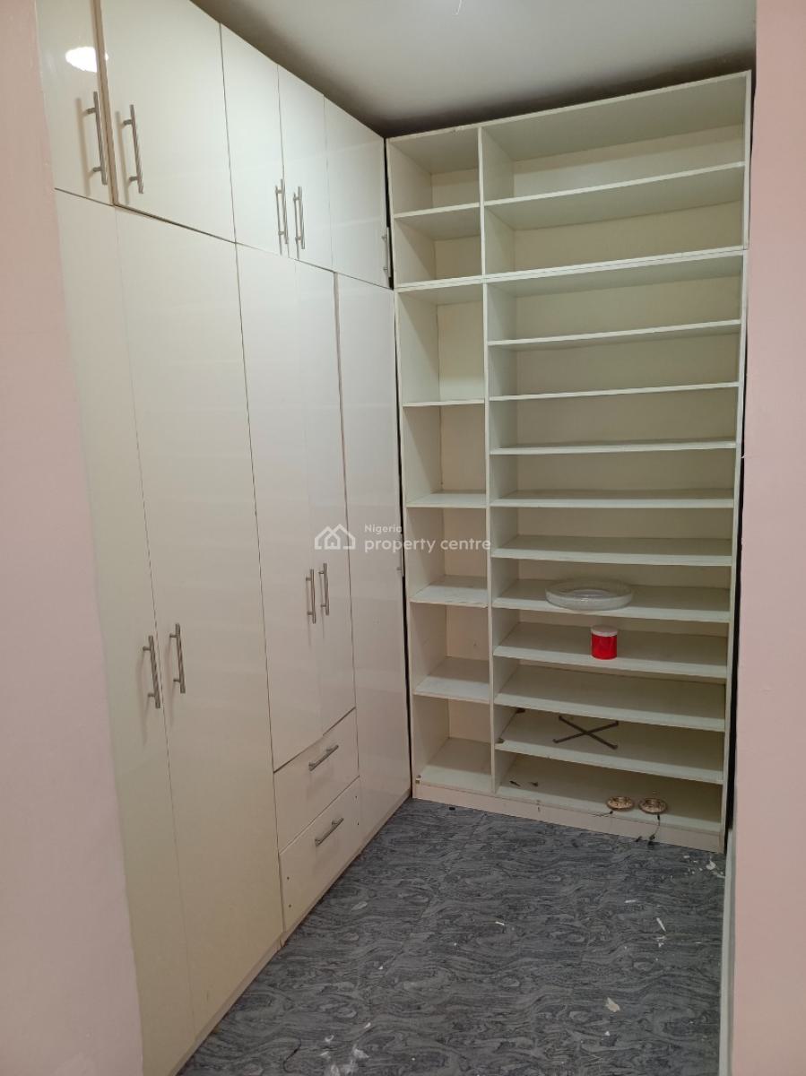 Luxury Master Bedroom with Private Balcony, Orchid Road By The Roundabout, Lekki, Lagos, Flat / Apartment for Rent