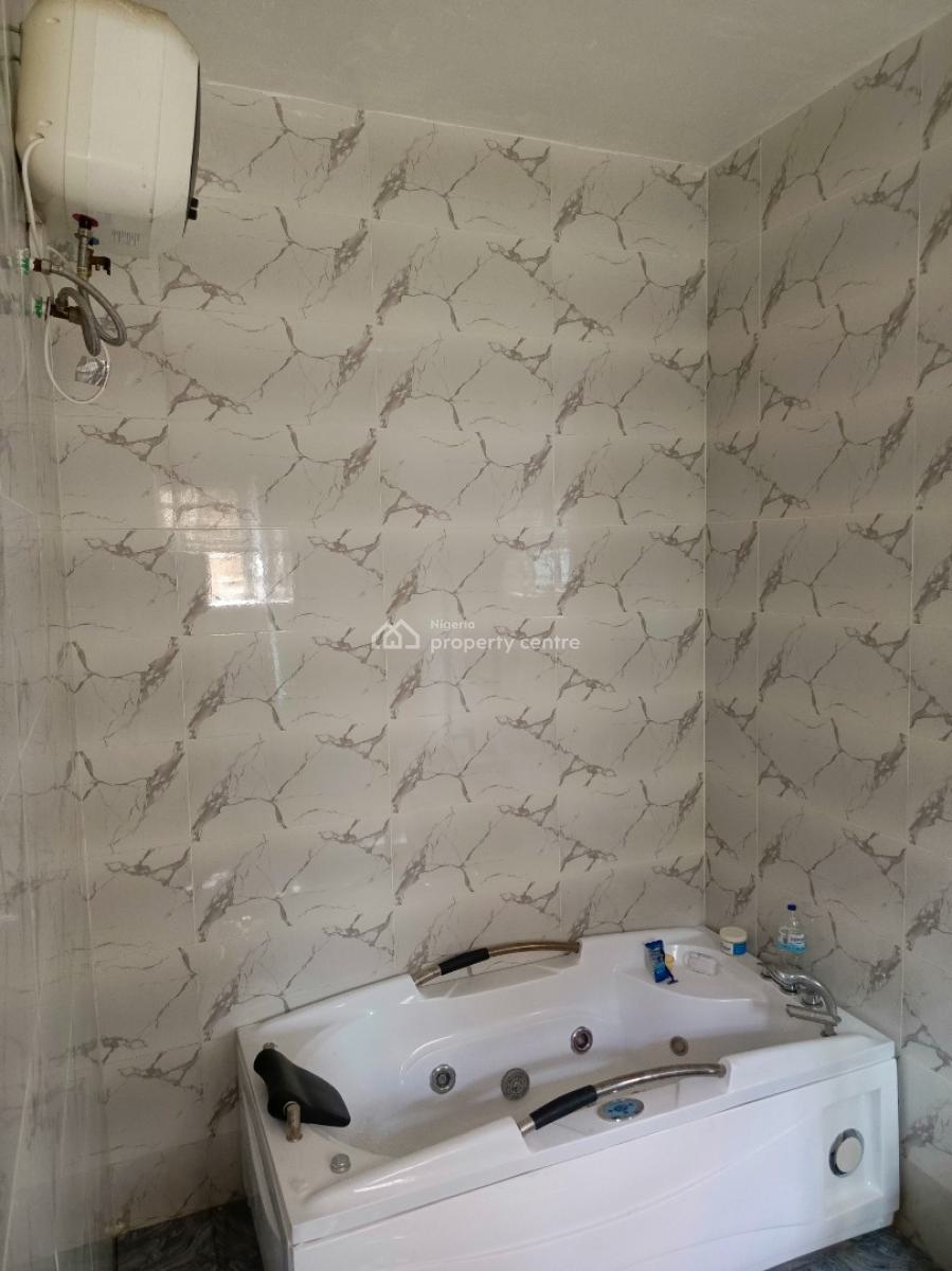 Luxury Master Bedroom with Private Balcony, Orchid Road By The Roundabout, Lekki, Lagos, Flat / Apartment for Rent