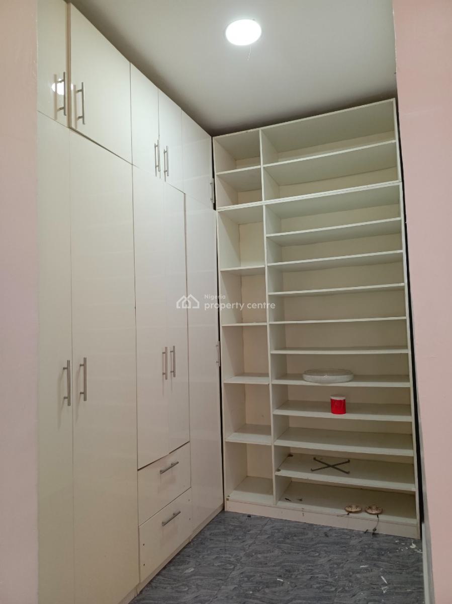 Luxury Master Bedroom with Private Balcony, Orchid Road By The Roundabout, Lekki, Lagos, Flat / Apartment for Rent