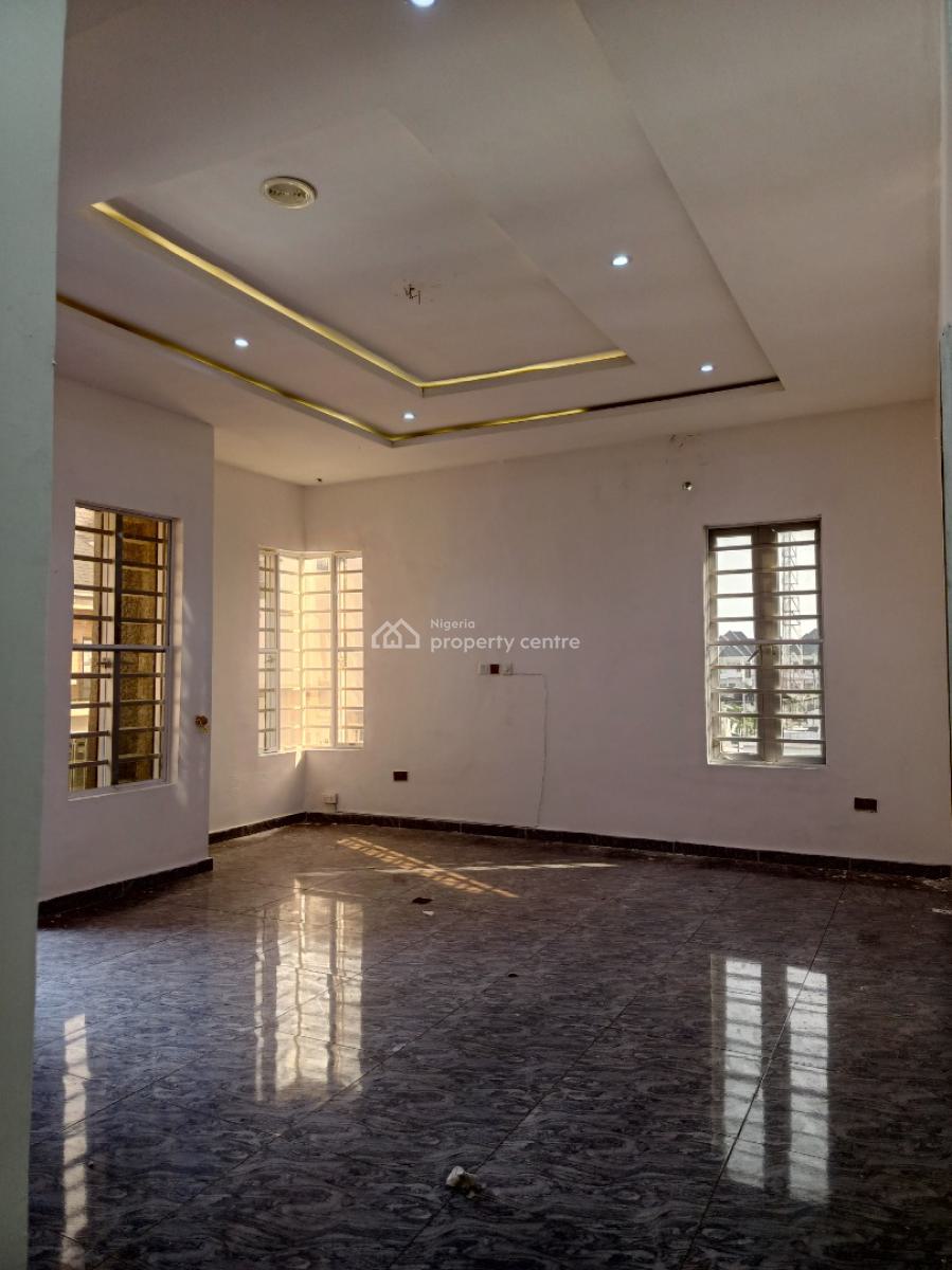 Luxury Master Bedroom with Private Balcony, Orchid Road By The Roundabout, Lekki, Lagos, Flat / Apartment for Rent