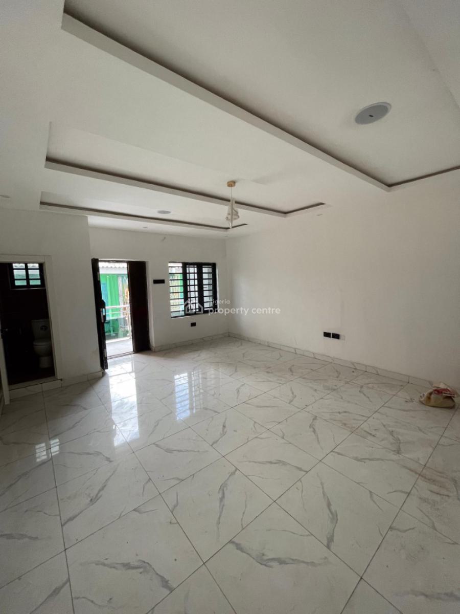 Exquisitely Built 3 Bedroom Apartment in a Lovely and Gated Compound, Surulere, Surulere, Lagos, Block of Flats for Sale