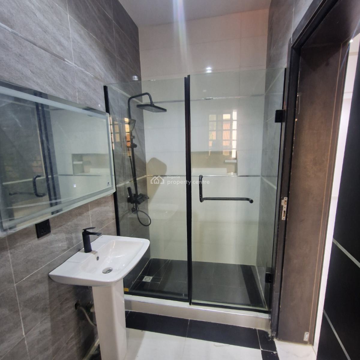 Newly Built Luxury 3  Bedroom Flat with a Room, Imorinre Johnson, Lekki Phase 1, Lekki, Lagos, Flat / Apartment for Rent