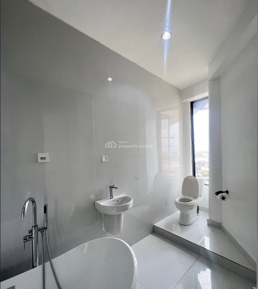 3-bedroom Penthouse with Pool & Guaranteed 24-hour Power, Lekki Phase 1, Lekki, Lagos, Flat / Apartment for Rent