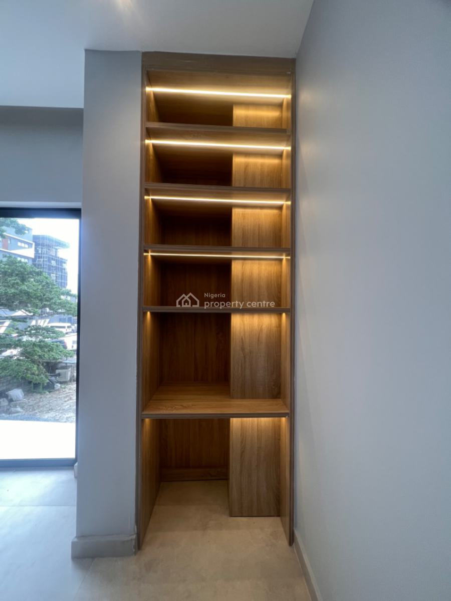 High Quality and Spacious 3 Bedroom Apartment with Bq, Lekki Phase 1, Lekki, Lagos, Flat / Apartment for Sale