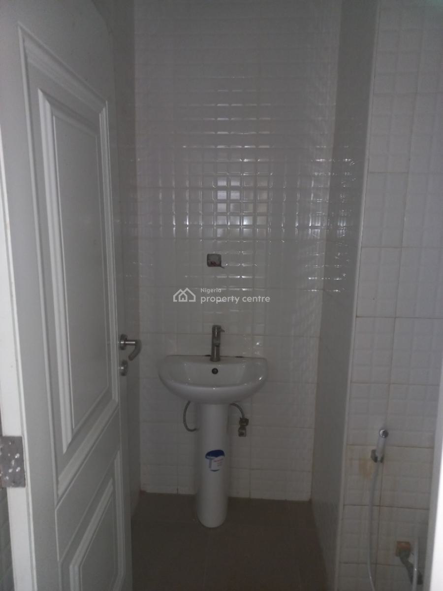 Well Maintained 2 Bedroom Apartment with Bq, Eleganza Gardens Estate at Vgc Bus Stop, Vgc, Lekki, Lagos, Flat / Apartment for Rent