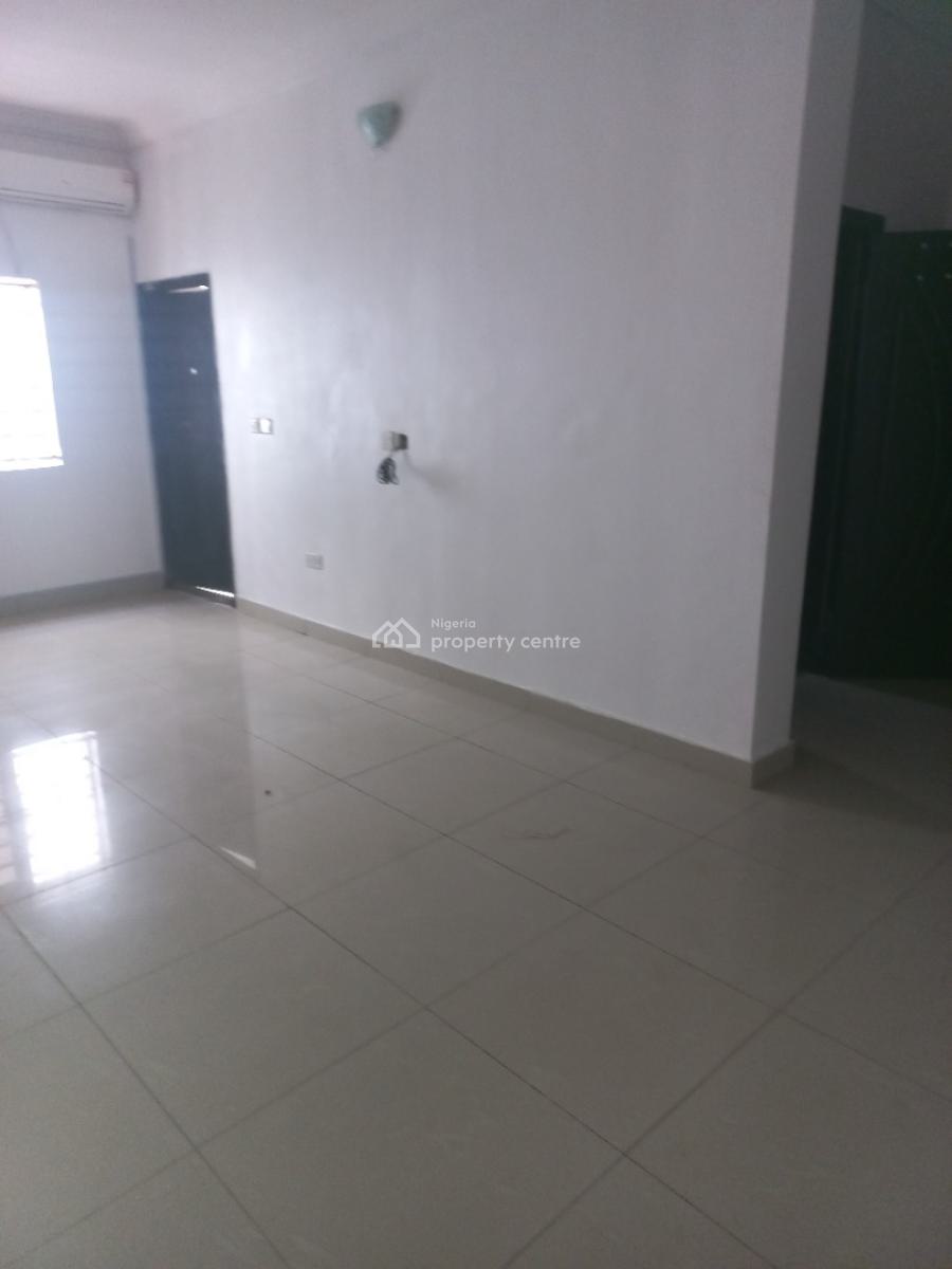 Well Maintained 2 Bedroom Apartment with Bq, Eleganza Gardens Estate at Vgc Bus Stop, Vgc, Lekki, Lagos, Flat / Apartment for Rent