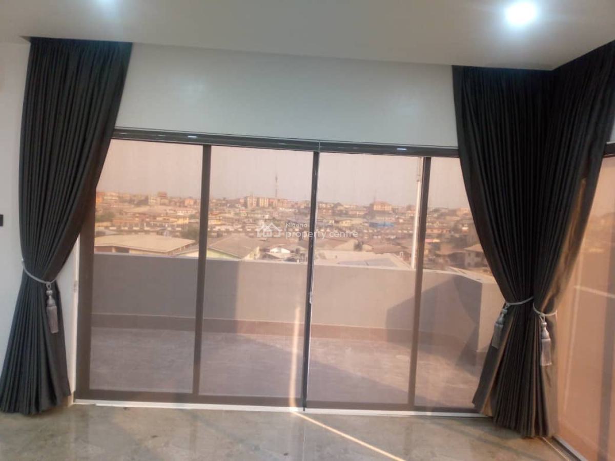 Luxury 3 Bedroom 6th Floor Pentfloor  Apartment, Ifako, Gbagada, Lagos, Flat / Apartment for Sale