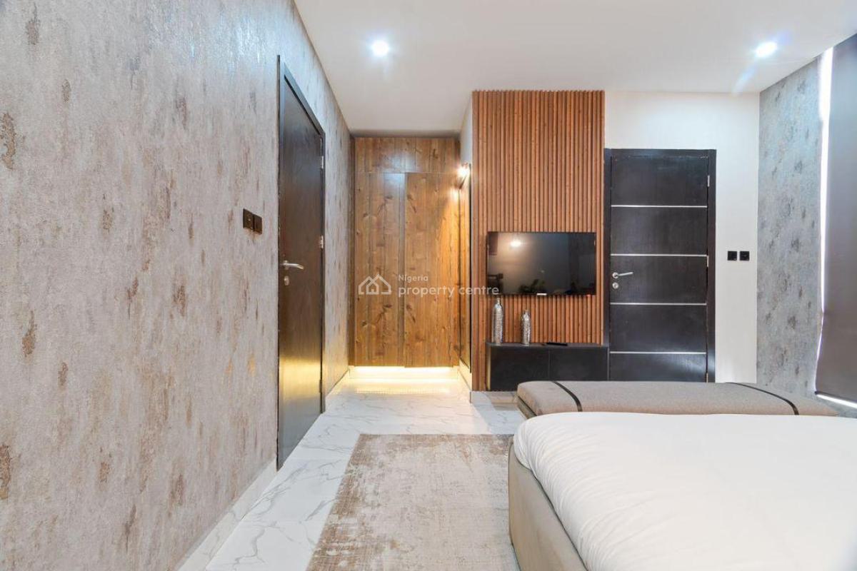 a Brand New Luxury 3bedroom  with Gym, Balconies, Bathrobes, Washing M, Lekki Phase 1, Lekki, Lagos, Flat / Apartment Short Let