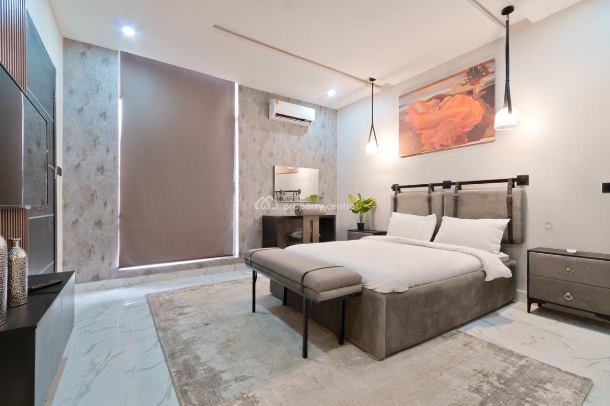 a Brand New Luxury 3bedroom  with Gym, Balconies, Bathrobes, Washing M, Lekki Phase 1, Lekki, Lagos, Flat / Apartment Short Let