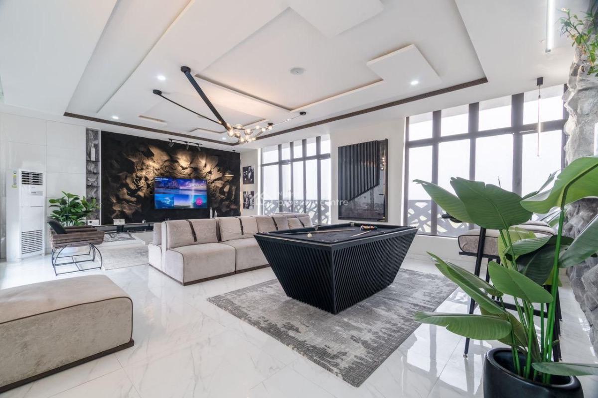 a Brand New Luxury 3bedroom  with Gym, Balconies, Bathrobes, Washing M, Lekki Phase 1, Lekki, Lagos, Flat / Apartment Short Let