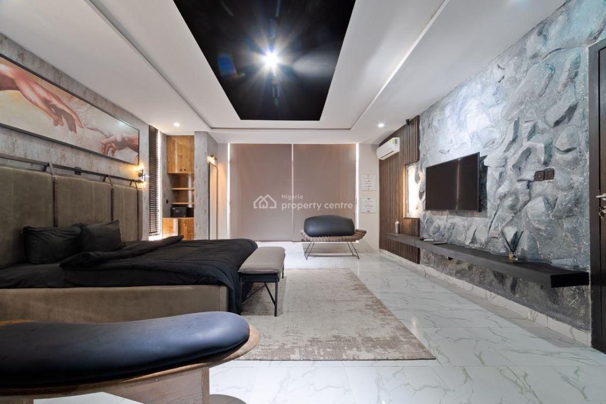 a Brand New Luxury 3bedroom  with Gym, Balconies, Bathrobes, Washing M, Lekki Phase 1, Lekki, Lagos, Flat / Apartment Short Let