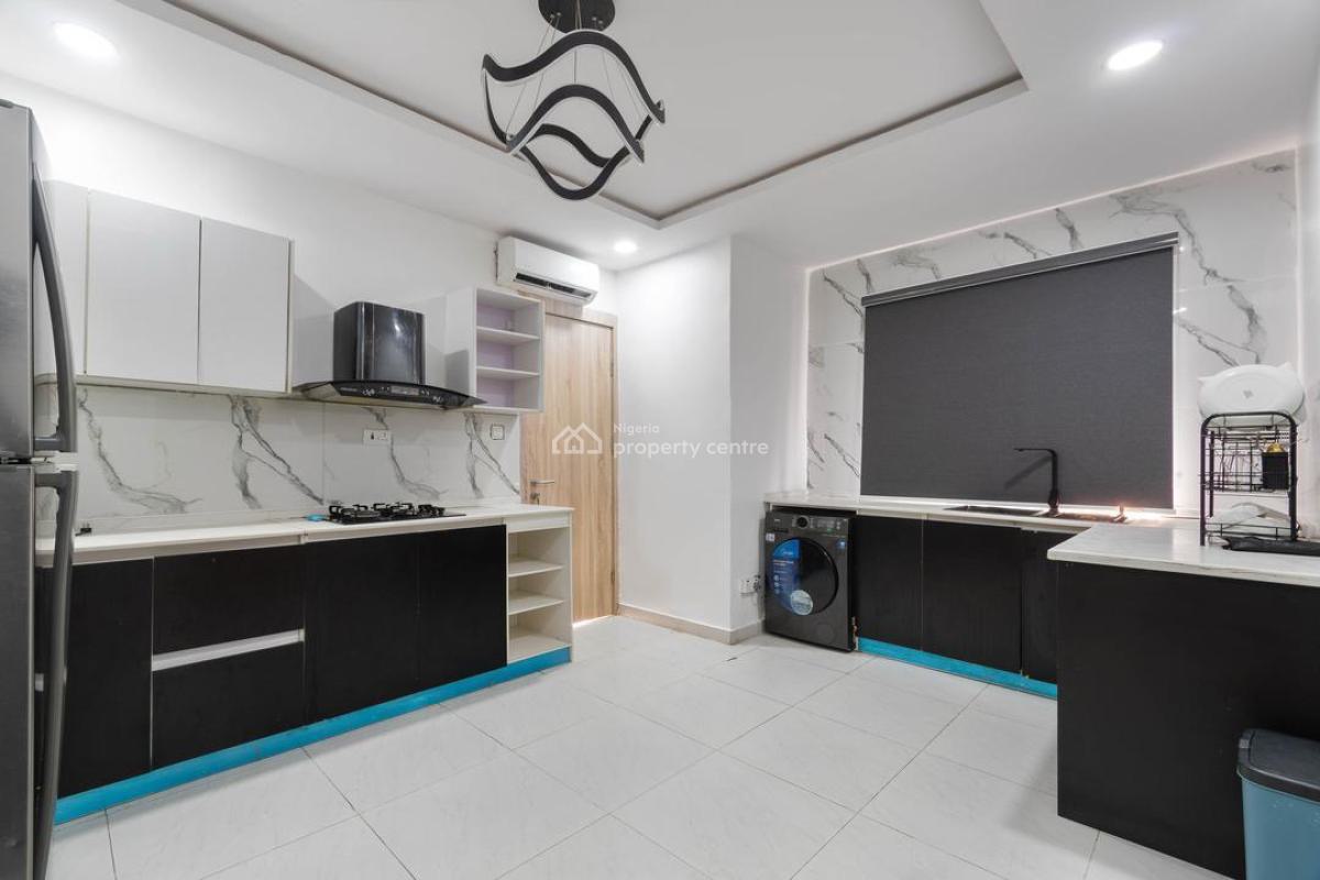 a Brand New Luxury 3bedroom  with Gym, Balconies, Bathrobes, Washing M, Lekki Phase 1, Lekki, Lagos, Flat / Apartment Short Let