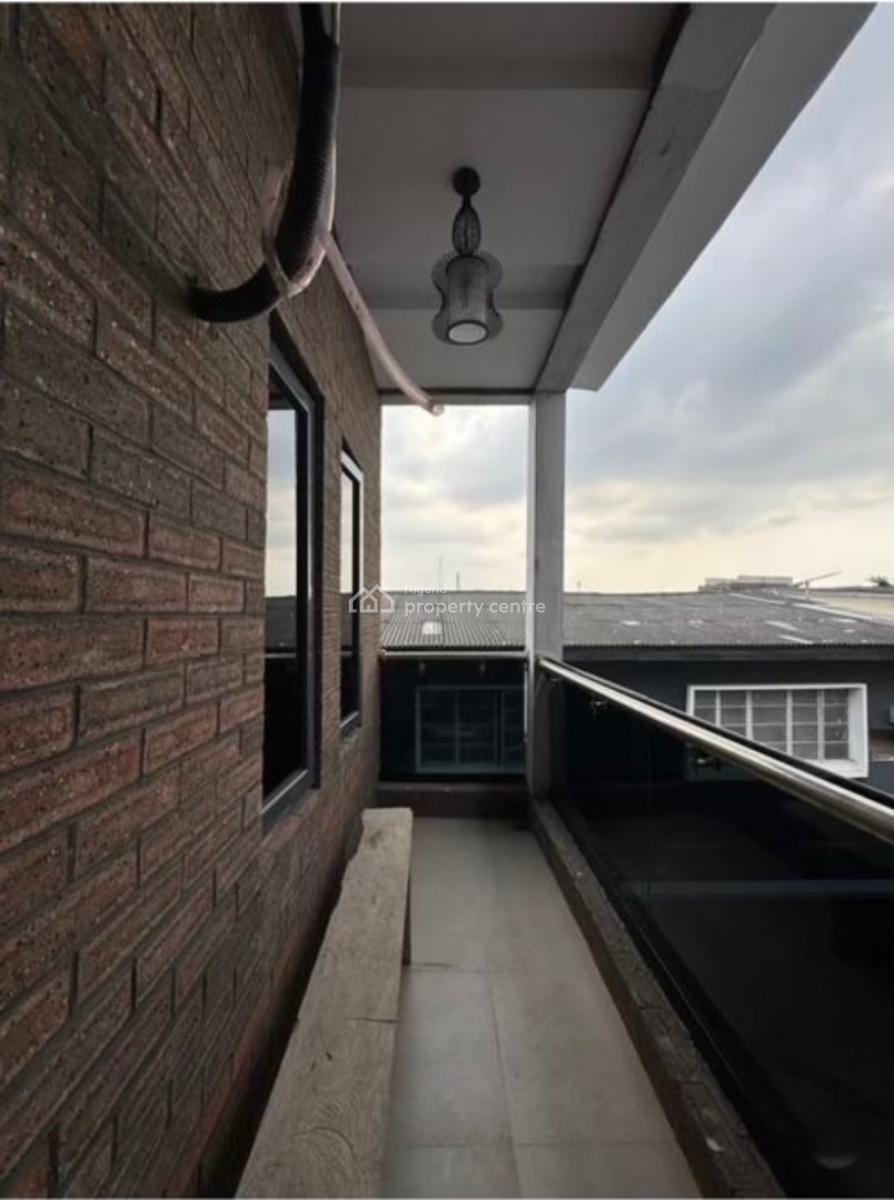 4  Bedroom Semi Detached Spacious Duplex, Surulere, Surulere, Lagos, Detached Duplex for Sale