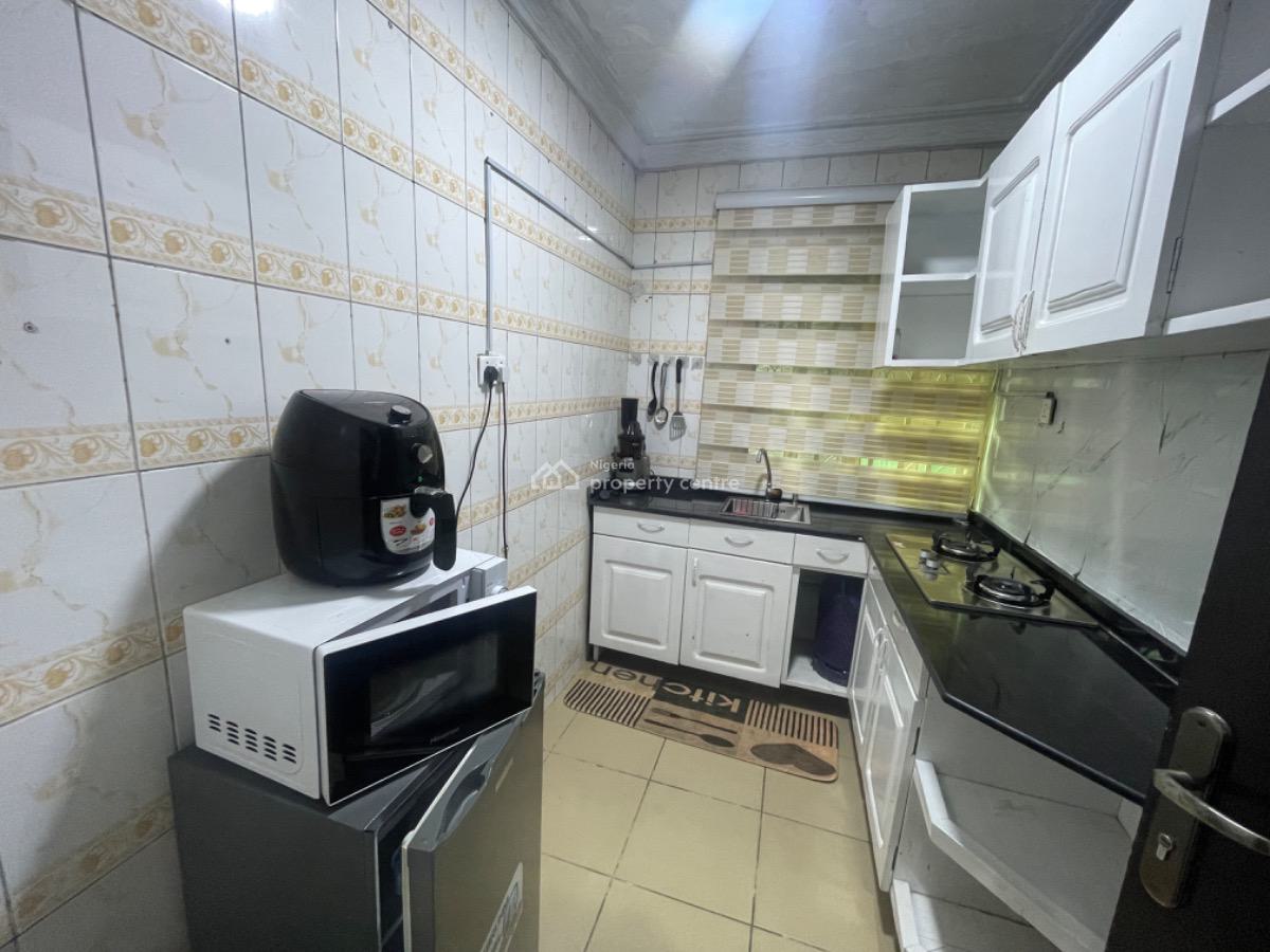 a Well Maintained 2 Bedroom, Lekki Phase 1, Lekki, Lagos, Flat / Apartment for Rent
