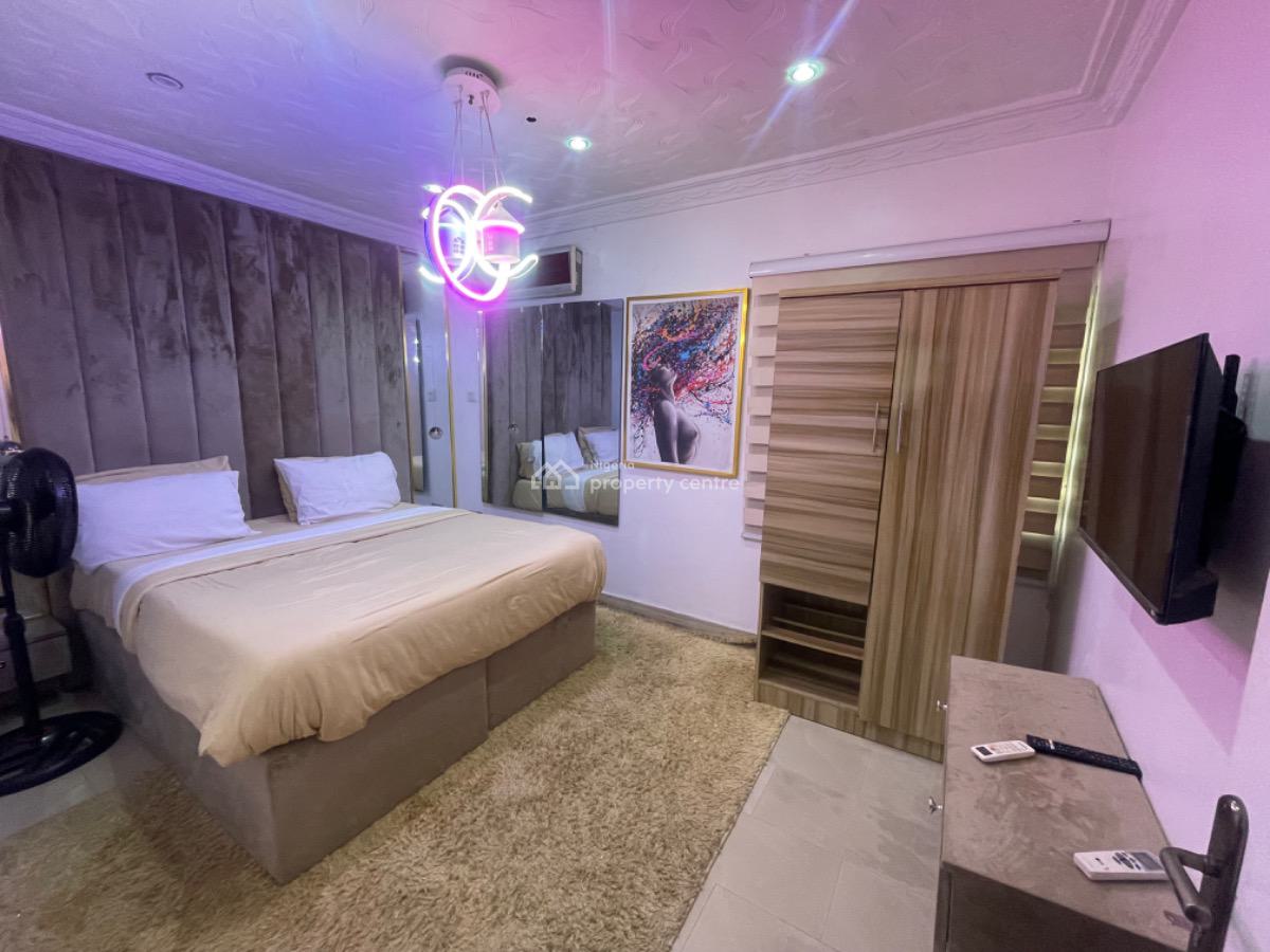 a Well Maintained 2 Bedroom, Lekki Phase 1, Lekki, Lagos, Flat / Apartment for Rent