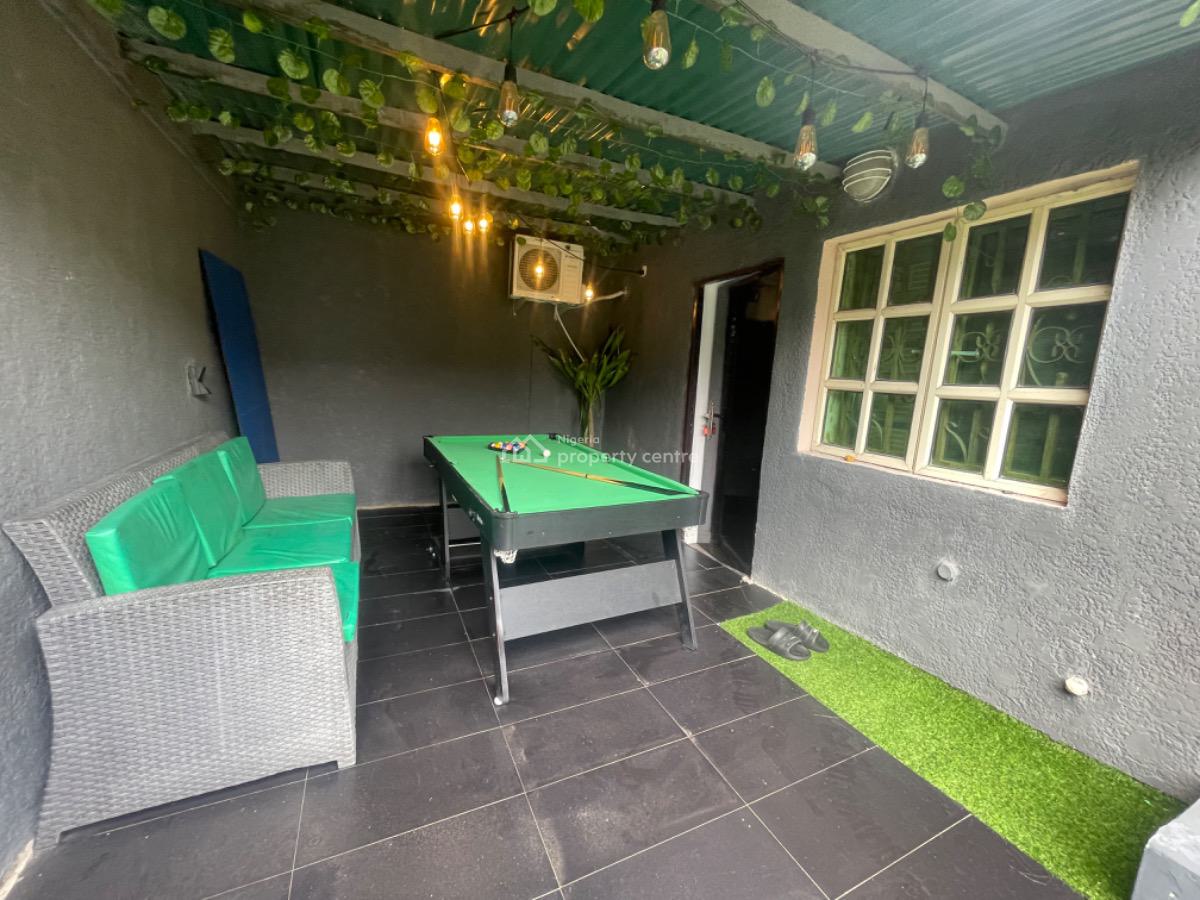 a Well Maintained 2 Bedroom, Lekki Phase 1, Lekki, Lagos, Flat / Apartment for Rent