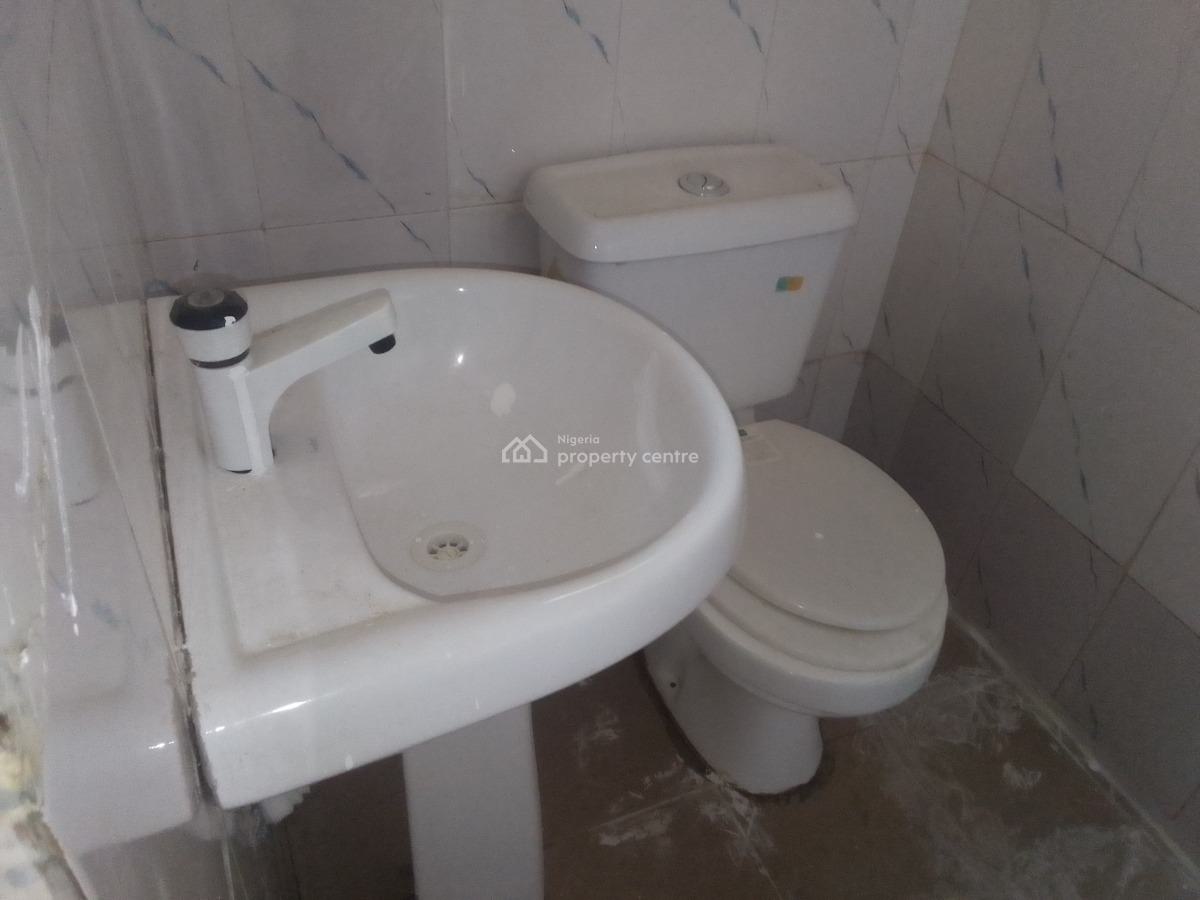 Spacious Luxury 3 Bedroom Flat with Excellent Features, Victor Nwanaforo Street., Ilaje, Ajah, Lagos, Flat / Apartment for Rent