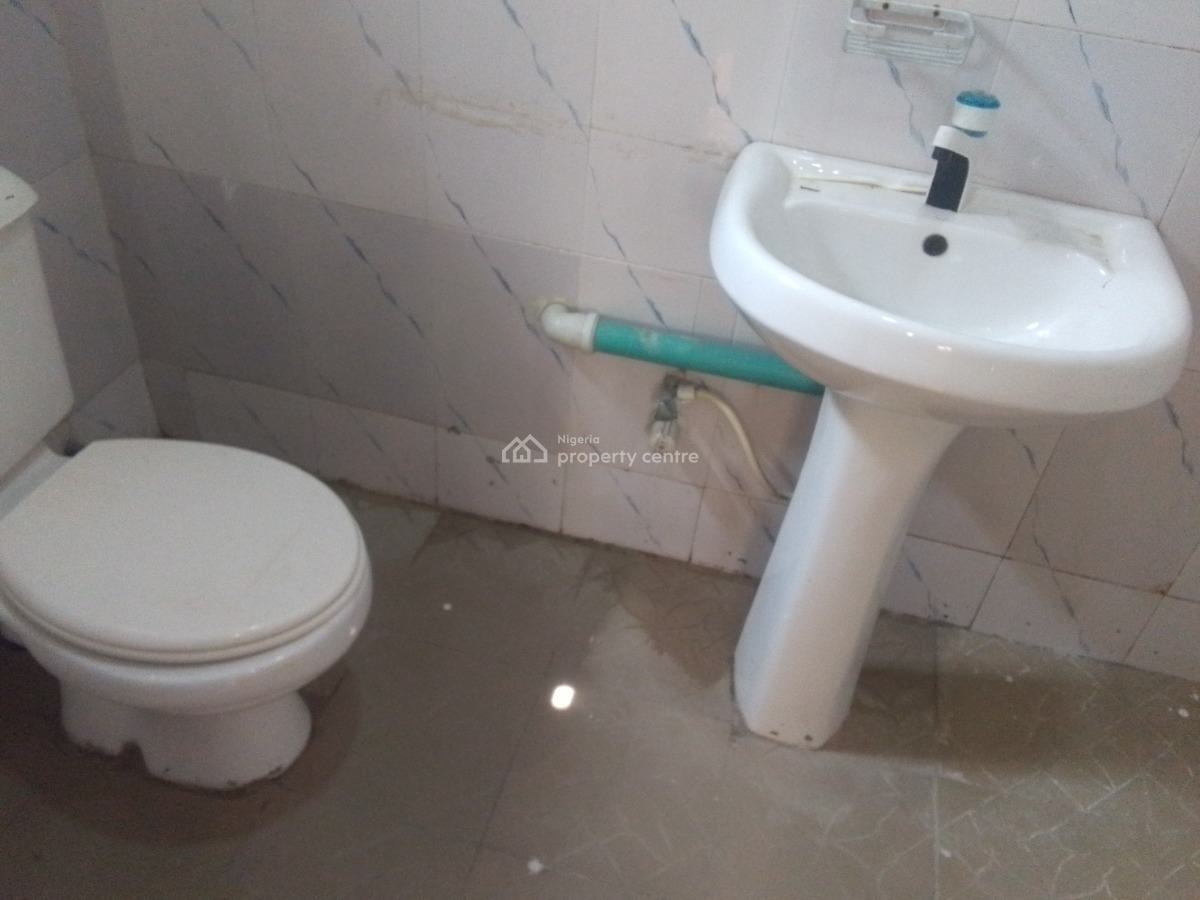 Spacious Luxury 3 Bedroom Flat with Excellent Features, Victor Nwanaforo Street., Ilaje, Ajah, Lagos, Flat / Apartment for Rent