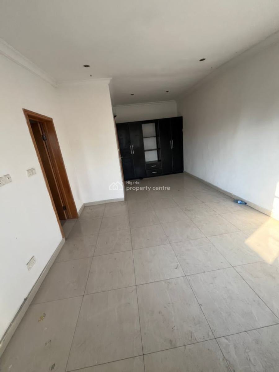 Massive Studio Apartment Upstairs with Personal Kitchen, Ikate, Lekki, Lagos, Self Contain (single Rooms) for Rent