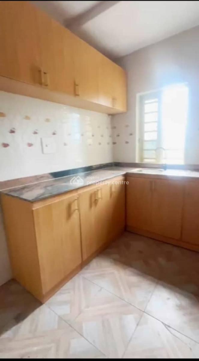 Lovely 2 Bedroom Flat, Shomolu, Lagos, Flat / Apartment for Rent