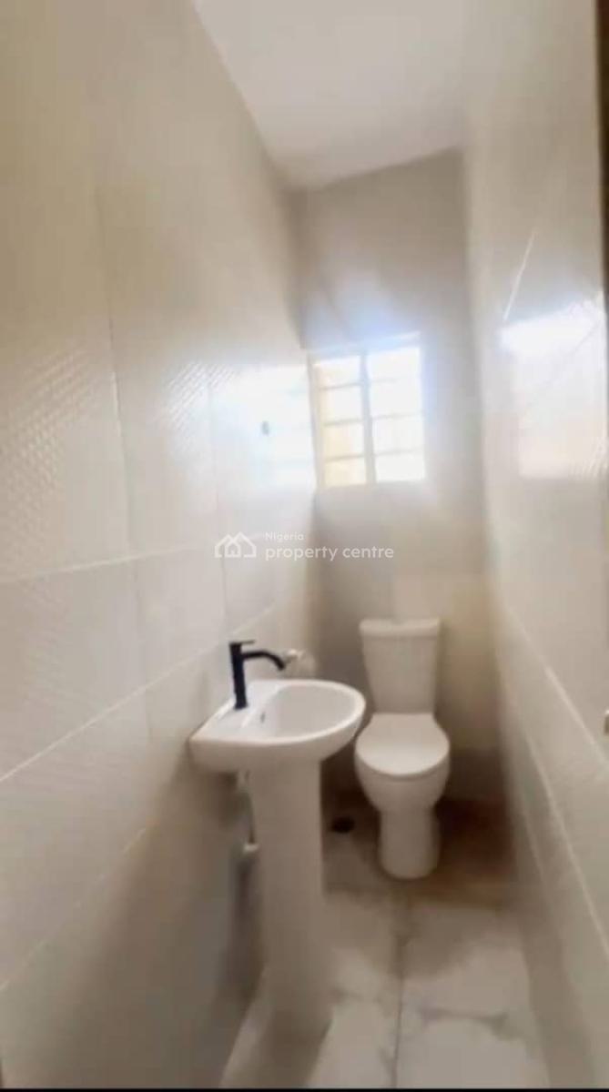 Lovely 2 Bedroom Flat, Shomolu, Lagos, Flat / Apartment for Rent