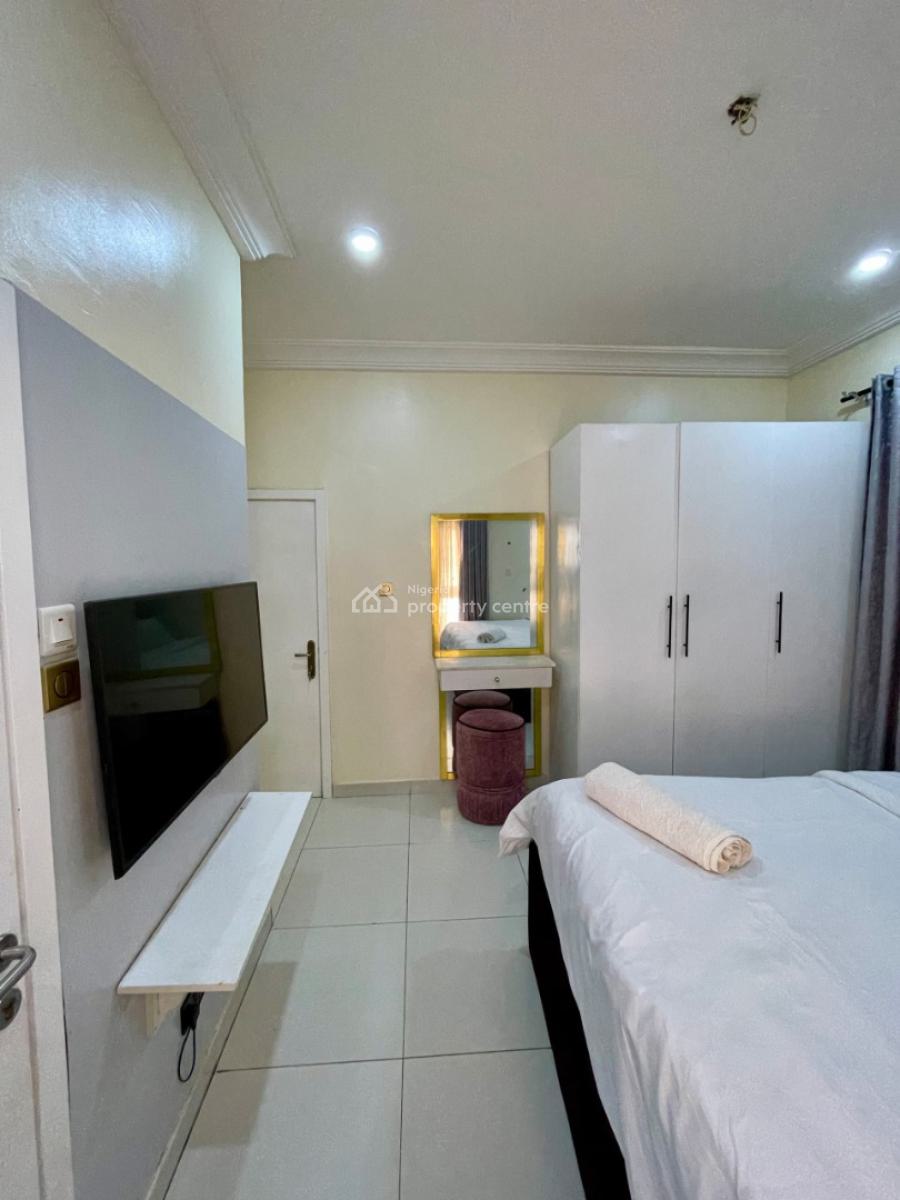 Fully Serviced and Furnished 2bedroom Apartment, Off Admiralty Way, Lekki Phase 1, Lekki, Lagos, Flat / Apartment for Rent