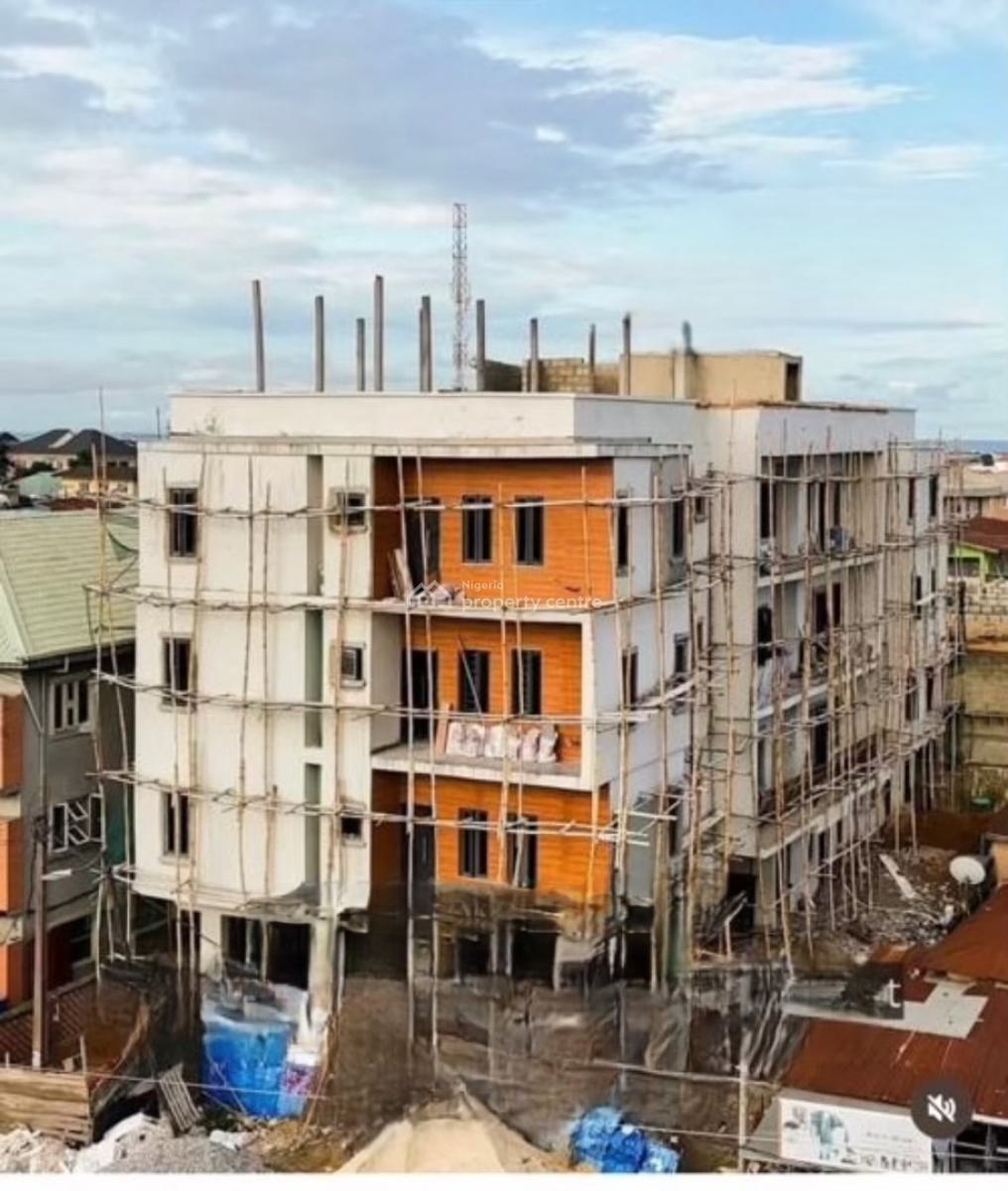 3 Bedroom  Spacious. Apartment, Yaba, Yaba, Lagos, Flat / Apartment for Sale