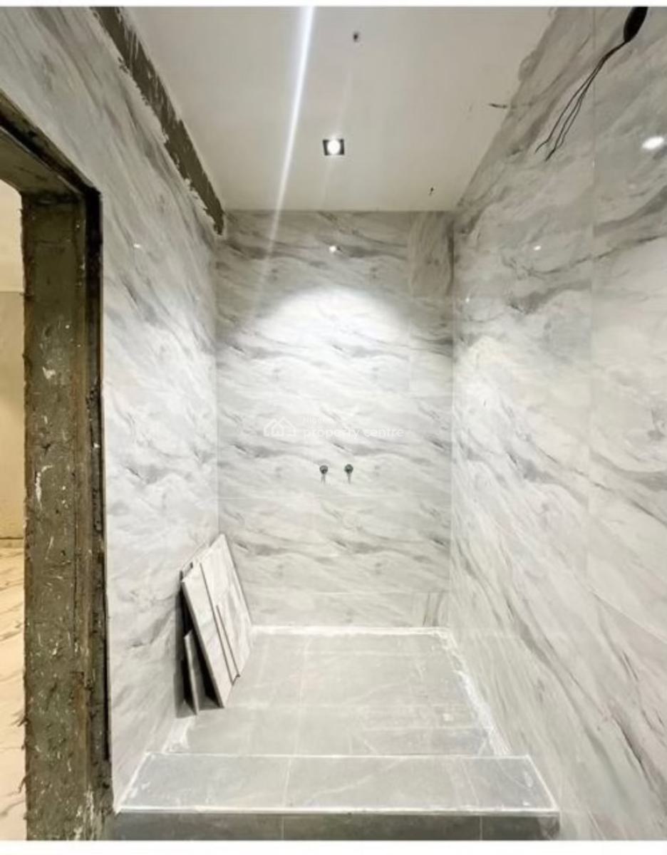 3 Bedroom  Spacious. Apartment, Yaba, Yaba, Lagos, Flat / Apartment for Sale