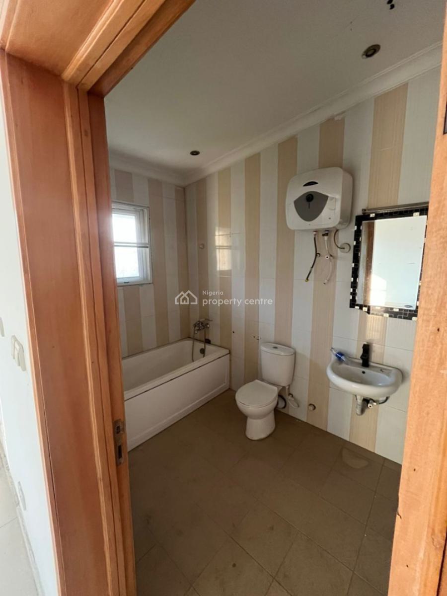 Massive Studio Apartment Upstairs with Bathtub, Ikate-lekki, Ikate, Lekki, Lagos, Flat / Apartment for Rent