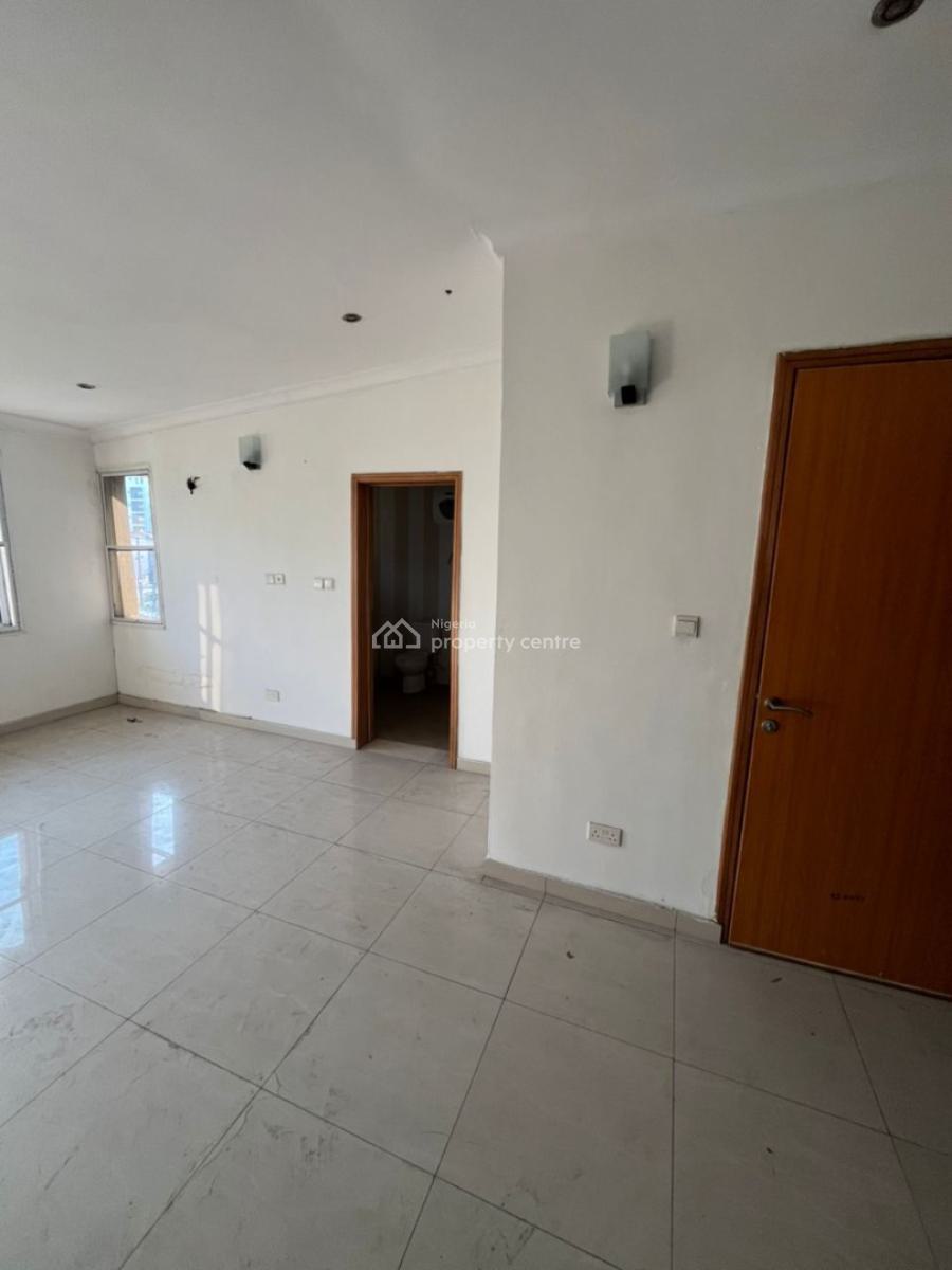 Massive Studio Apartment Upstairs with Bathtub, Ikate-lekki, Ikate, Lekki, Lagos, Flat / Apartment for Rent
