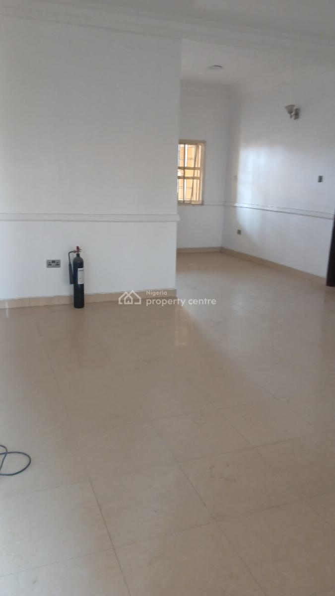 Fantastic 3 Bedroom Apartment, Opposite Ocean Palm Estate, Lekki Phase 2, Lekki, Lagos, Flat / Apartment for Rent