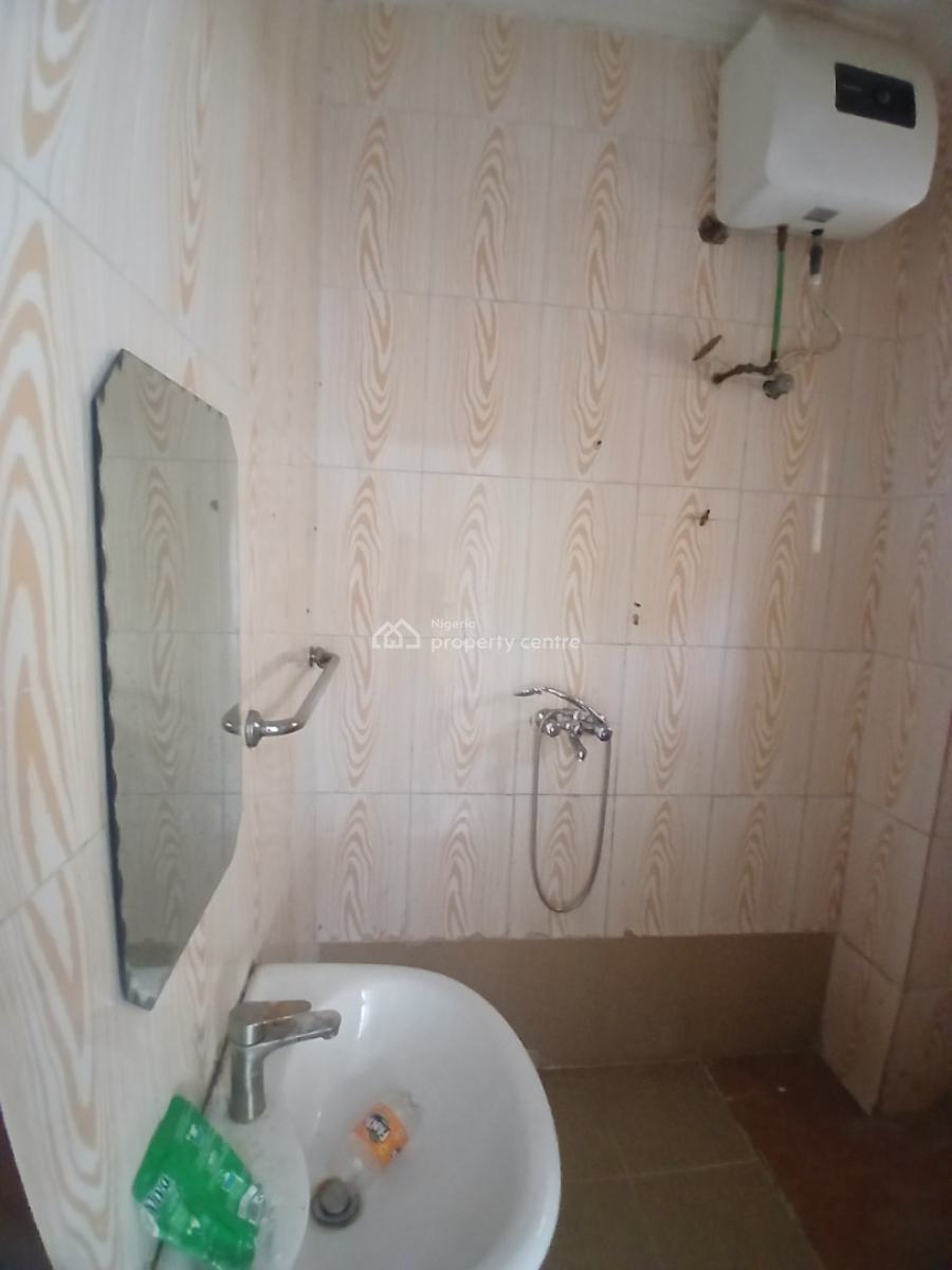 Fantastic 3 Bedroom Apartment, Opposite Ocean Palm Estate, Lekki Phase 2, Lekki, Lagos, Flat / Apartment for Rent