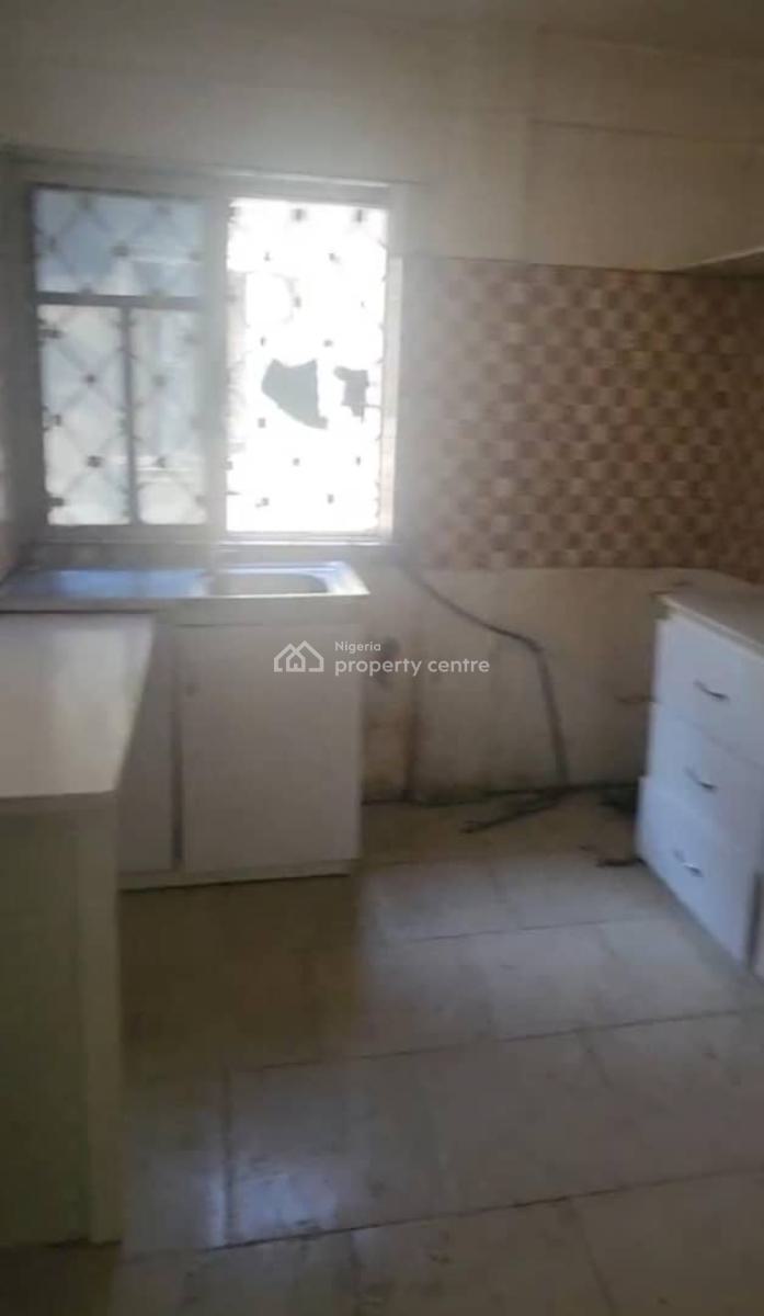 Lovely 3bedroom Flat, Adetola Aguda, Surulere, Lagos, Flat / Apartment for Rent