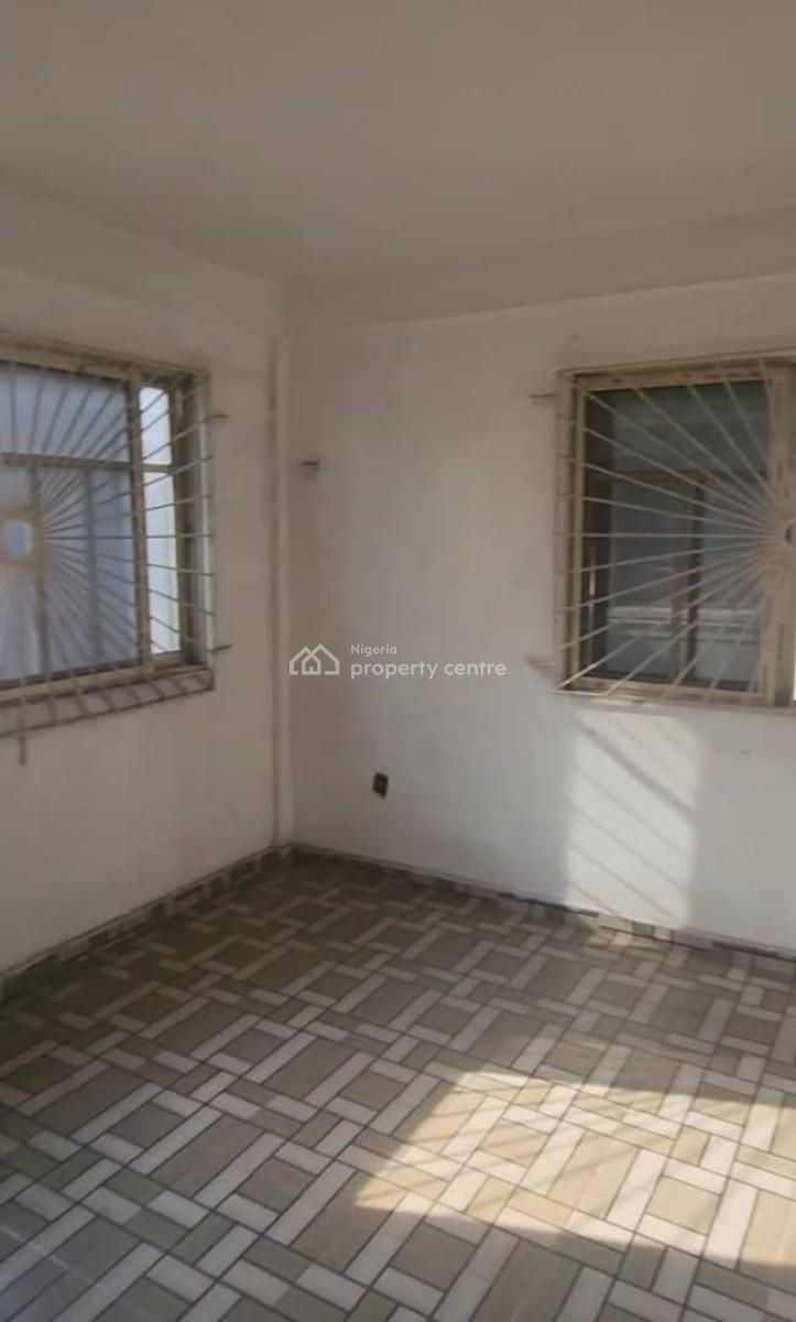 Lovely 3bedroom Flat, Adetola Aguda, Surulere, Lagos, Flat / Apartment for Rent