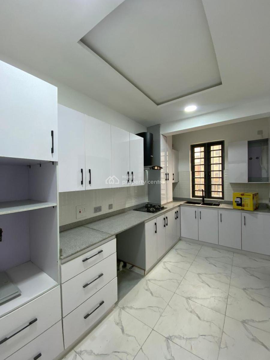 2 Bedroom Apartment with Boys Quarters, Lekki Phase 1, Lekki, Lagos, Flat / Apartment for Sale