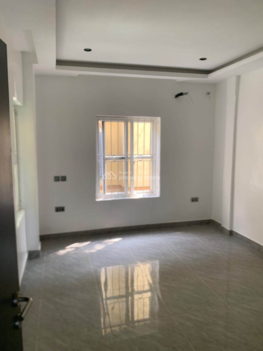 Distressed Luxury 3 Bedroom Flat, Off Alfa Beach Road, Igbo Efon, Lekki, Lagos, Block of Flats for Sale